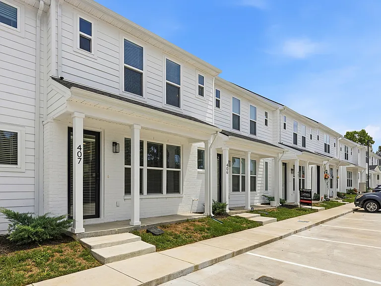 407 Curtis Hilton Way — Photo 1