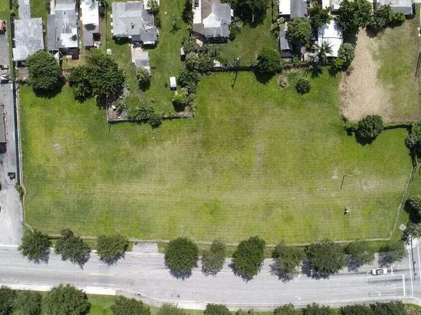 2108 Lake Worth Road, Lake Worth, FL 33461