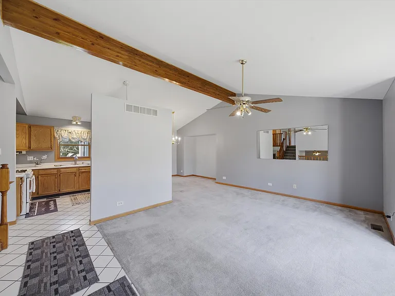 752 Rosanne St — Photo 16