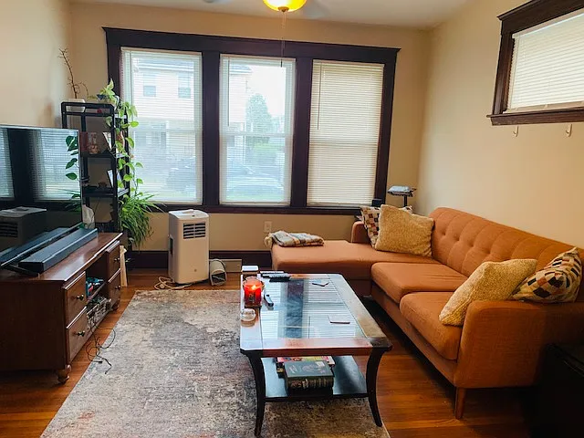 2 bed, 1300 sqft, $2,600 — Photo 4