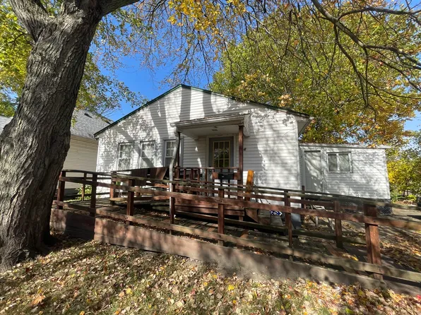 906 W Fairview Ave, Urbana, IL 61801