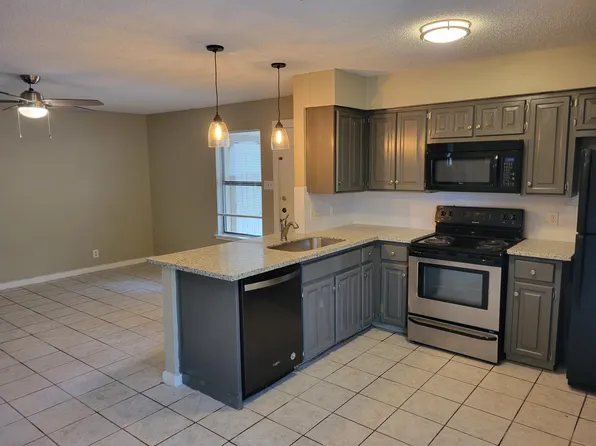 27000 Bonanza St #E, Leander, TX 78645