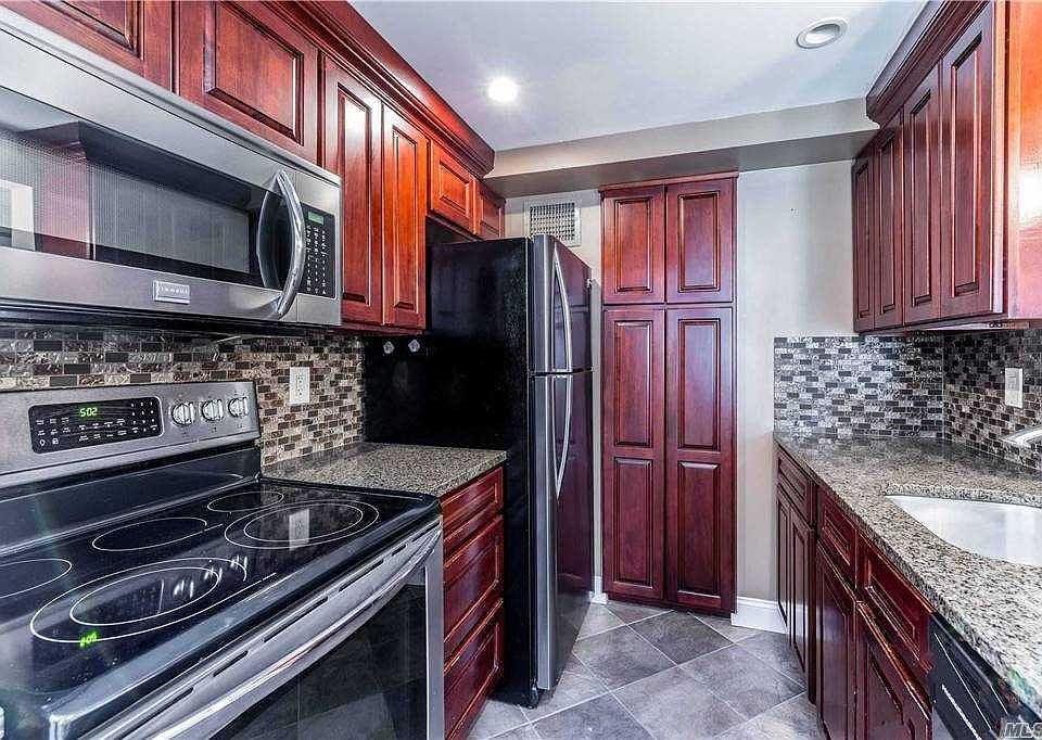 1st image of 750 W Broadway APT 2M