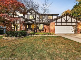 700 Denham Ln, Rochester Hills, MI 48307