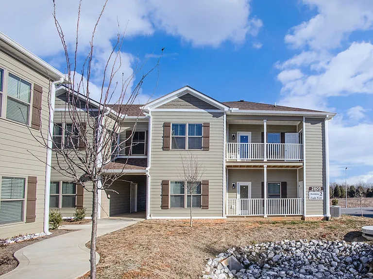 2805 Raintree Dr — Photo 18