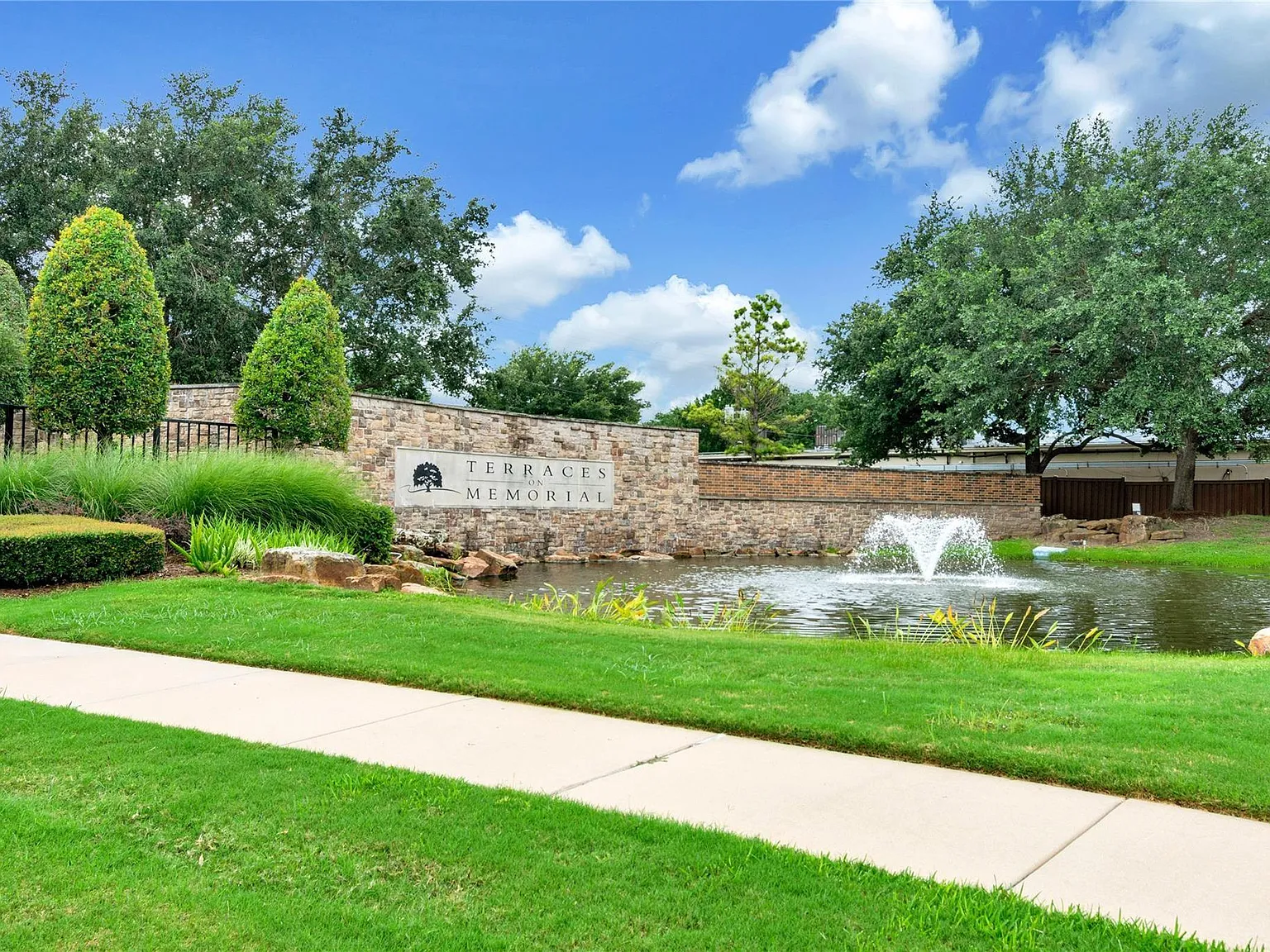 4 bed, 3.5 bath, 2235 sqft, $2,600 — Photo 4