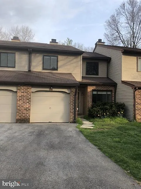 605 Hanover Ct photo 1