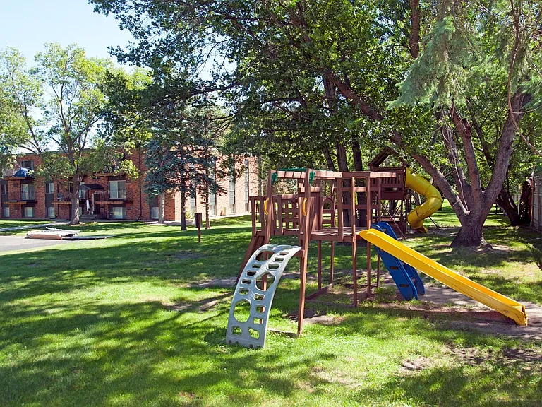 Crest Oak — Photo 4