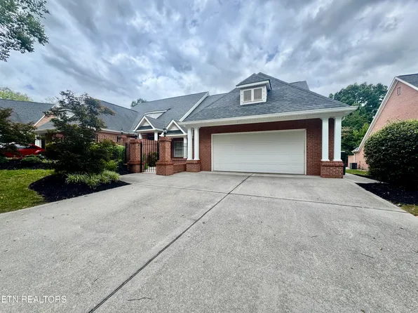 1052 Fine Glen Dr, Sevierville, TN 37862