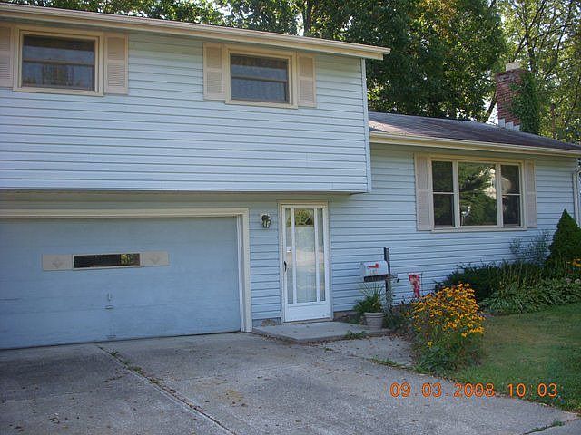 Welcome to 9399 Monticello...great 3BR Split Level home!