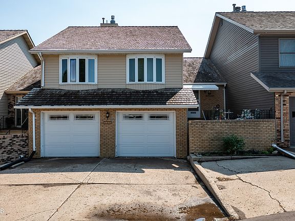 2nd image of 535 Marilyn Dr NW