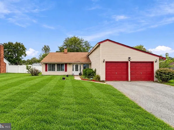36 Avella Ln, Sicklerville, NJ 08081
