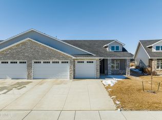 2928 Peach Tree Dr, Bismarck, ND 58504