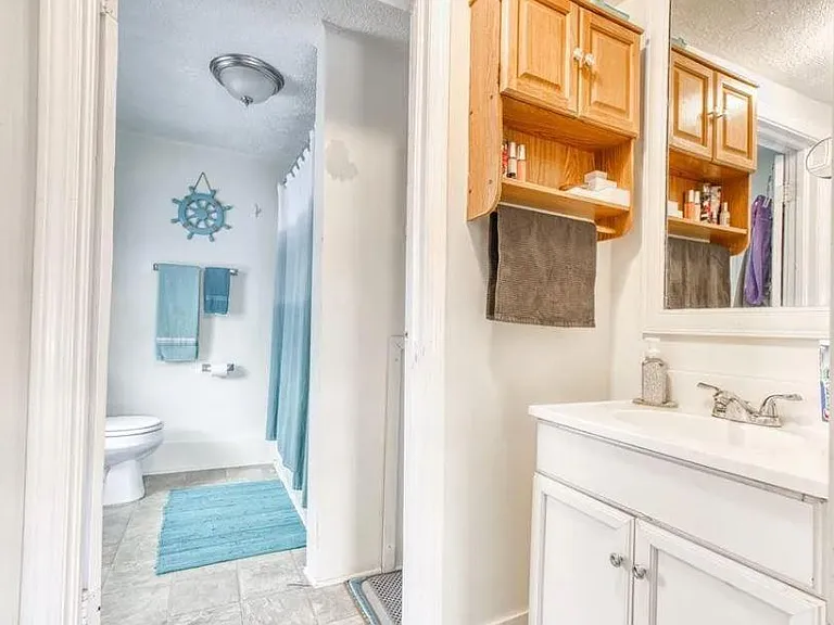 516 E Grand River Ave #2 — Photo 4