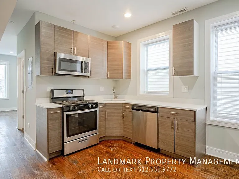 2353 W 18th Pl #2F — Photo 3