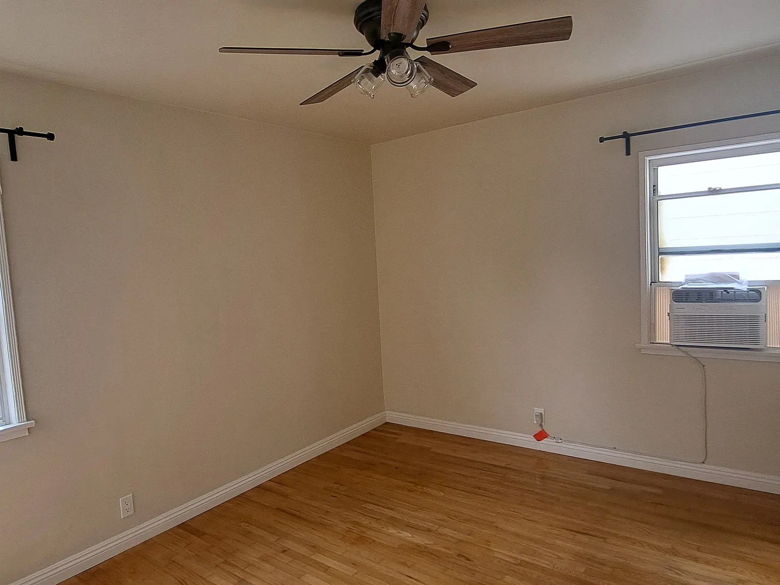 2 bed, 900 sqft, $4,150 — Photo 3