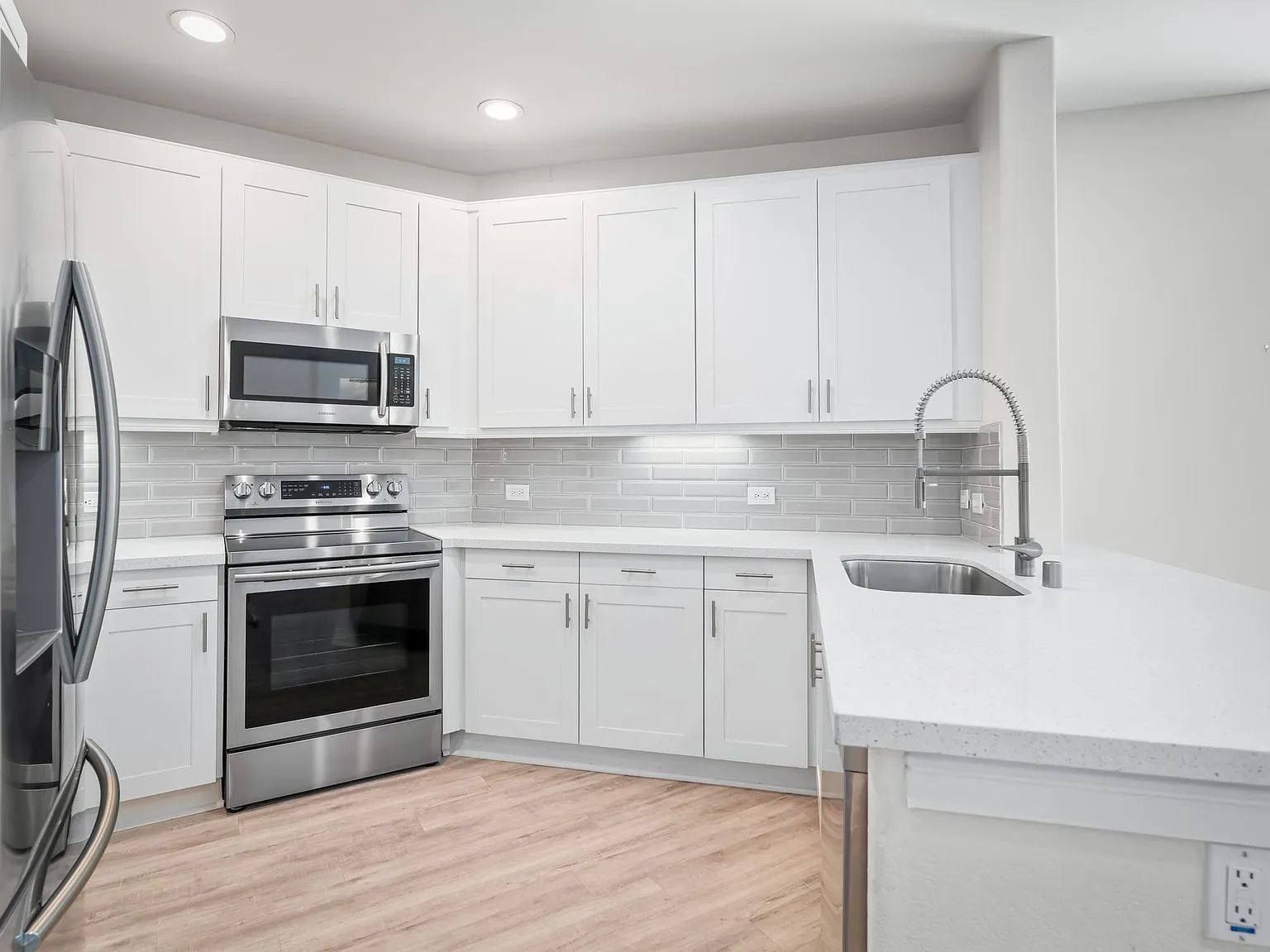 2 bed, 1108 sqft, $4,000 — Photo 2