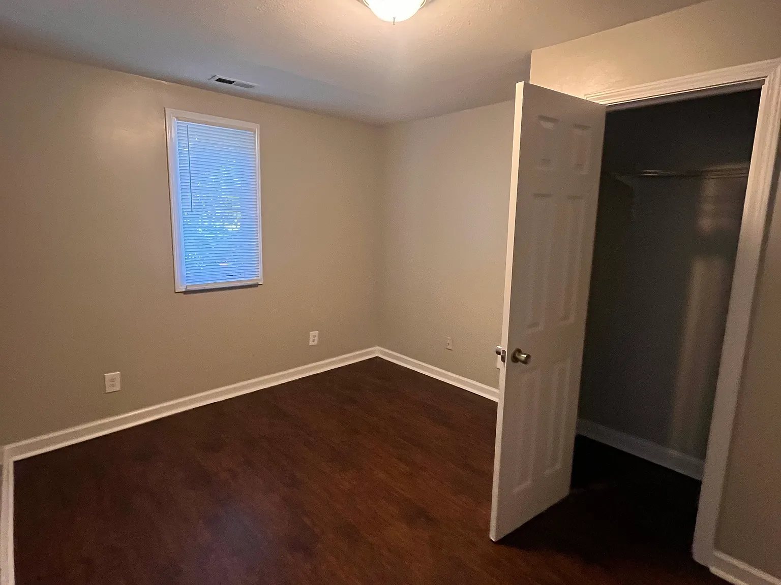 2 bed, 850 sqft, $1,050 — Photo 3