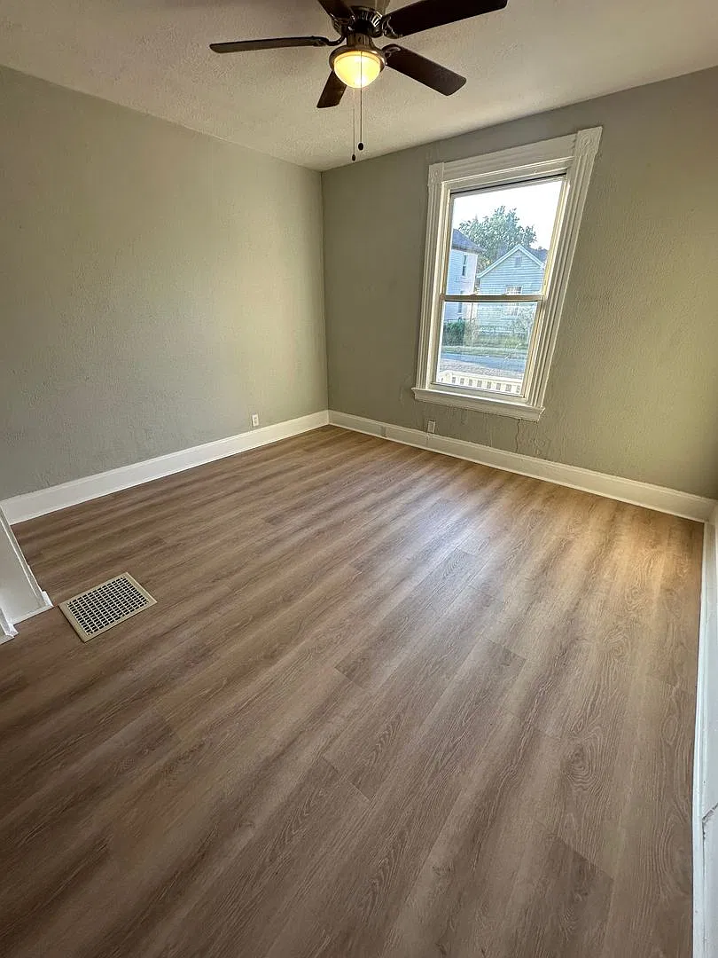 Beautiful Renovated New 4 Bedroom 2 Bath House Minutes From Downtown/Spooky Nook — Photo 3