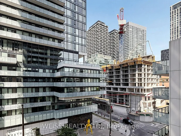 185 Roehampton Ave #520 — Photo 36