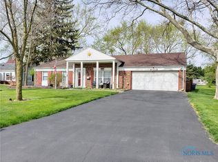 6015 Granville Dr, Sylvania, OH 43560