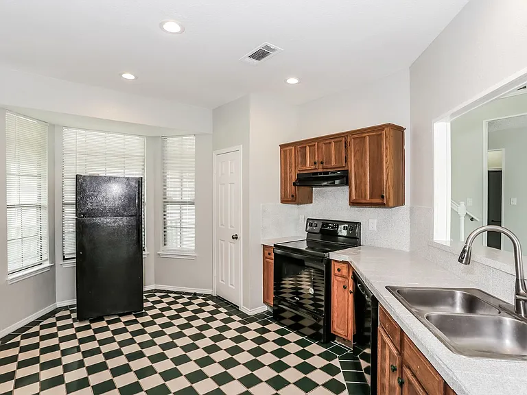 2313 Roanoke Cir — Photo 4