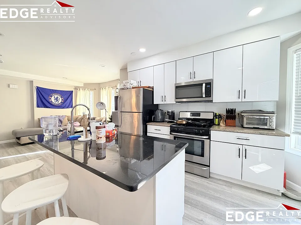66 Quint Ave #1A