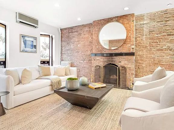 3rd image of 100 Douglass St