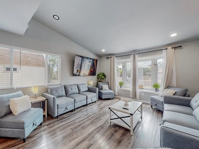 6830 Louisiana Blvd NE — Photo 33