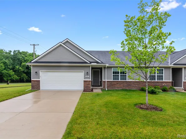 10001 Swan Lake Cir, Ypsilanti, MI 48197