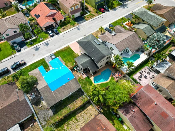 721 Briarwood Terrace, Davie, FL 33325