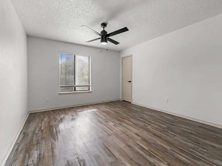 Little Creek Apartments — Photo 19