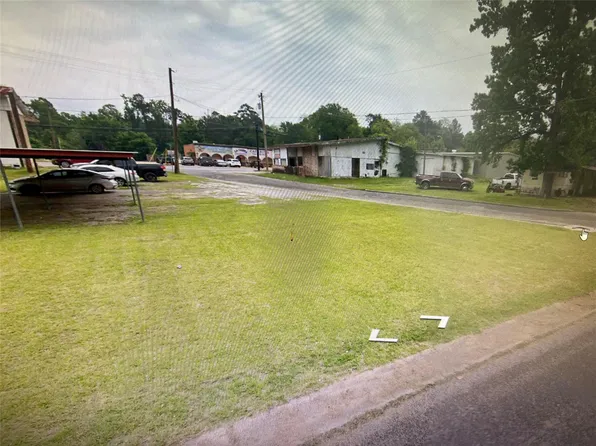 220 S Jackson Ave, Livingston, TX 77351
