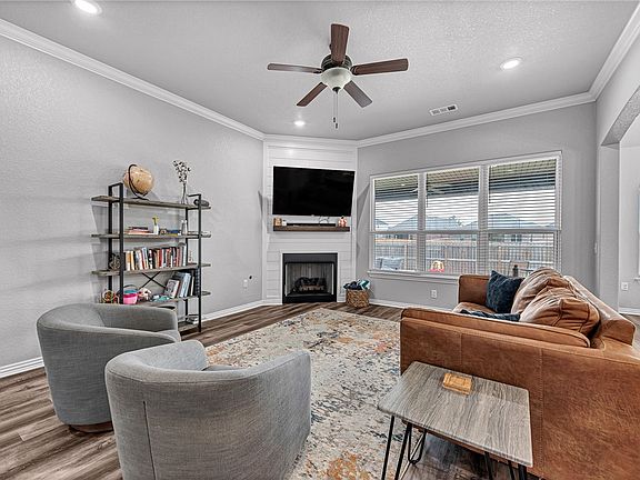 4th image of 1000 Lakeview Dr