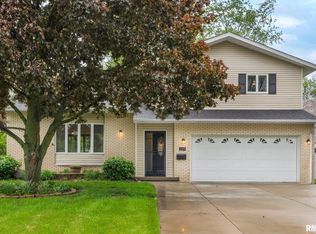 219 W Birchwood St, Morton, IL 61550