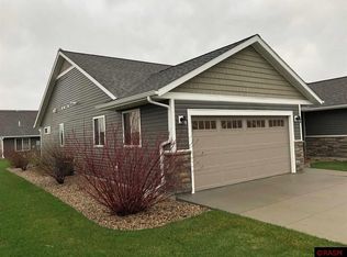 216 Castle Pines Dr, Mankato, MN 56001
