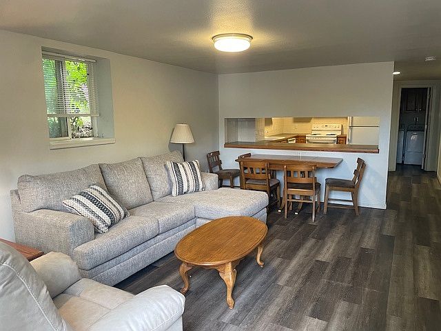 1st image of 2024 8th Ave #1/2