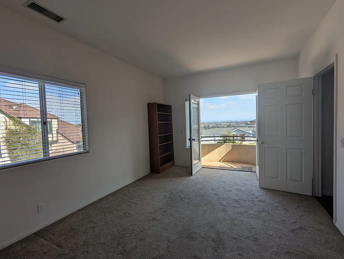 2381 Almeria Ct — Photo 2
