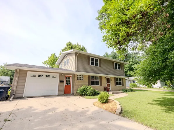 3 Sunnyslope Rd, Morris, MN 56267