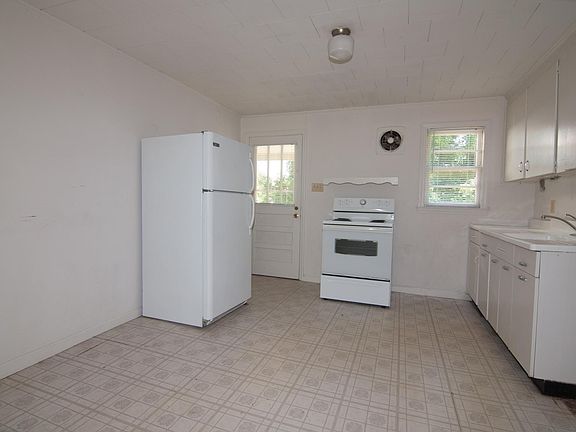 Large eat-in kitchen