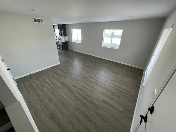 120 Brookline Ln, Costa Mesa, CA 92626