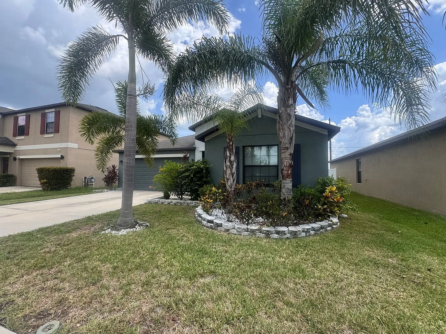 4-Bedroom, 2 Bath Single Family for Rent in Wimauma, FL | 2 -Car Attached Garage & Modern Kitchen — Photo 2