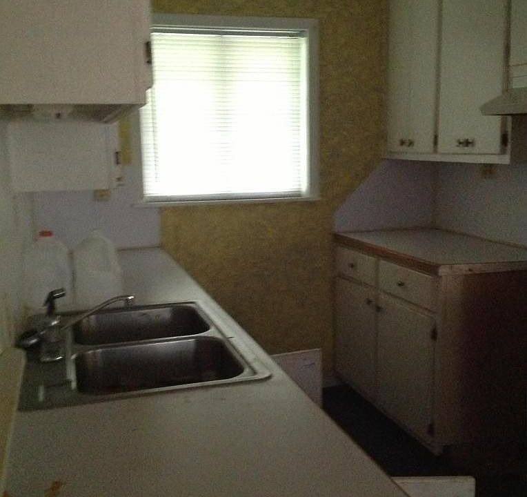 2nd image of 302 S Main St