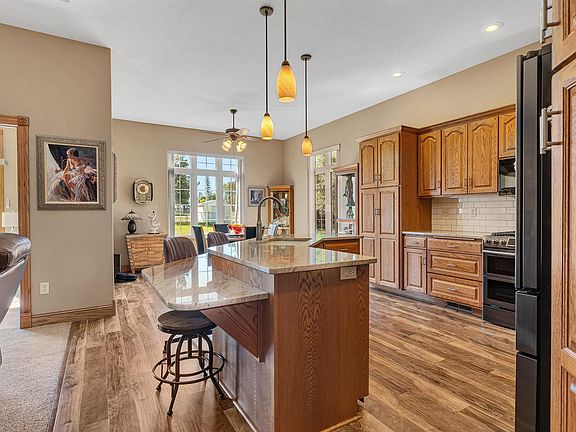 5th image of 724 Brendan Ct NW