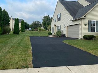 2142 Rolling Meadow Dr, Macungie, PA 18062