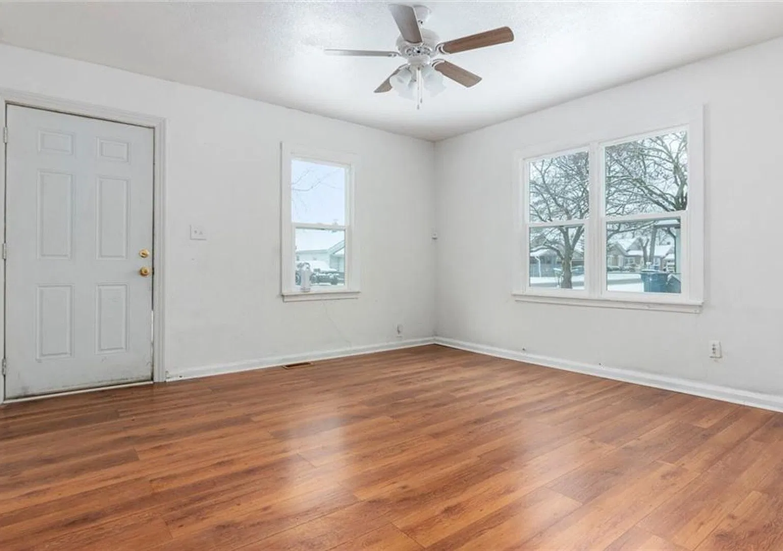 Nice Two Bedroom Home Located Near Lynhurst Dr and West Washington St — Photo 4