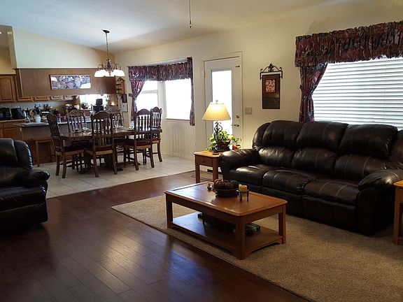 FamilyRoomFurnished