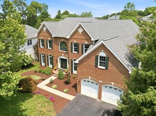 19704 Stanford Hall Pl, Ashburn, VA 20147
