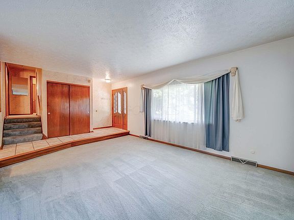 4th image of 349 Briarwood Dr