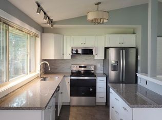 7157 SW Childs Rd, Lake Oswego, OR 97035